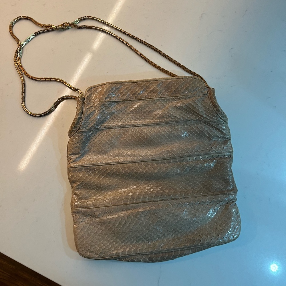 JUDITH LIEBER VINTAGE BEIGE KARUNG SNAKE GOLD  CHAIN CLUTCH HANDBAG
